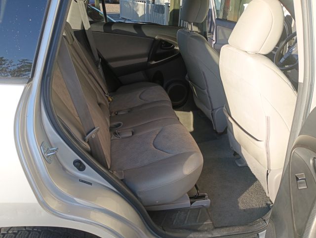 2011 RAV4 AWD (10).jpg